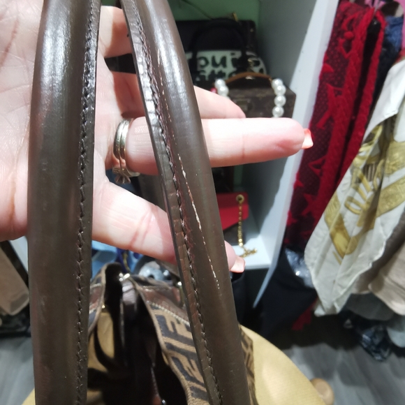 (sold)100% Authentic Fendi De Jour Large Zucca - Picture 3 of 16